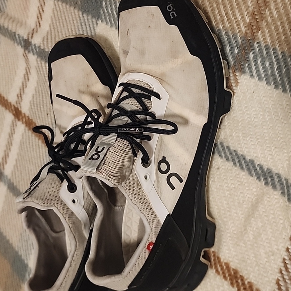 On Running Womens Black and White Athletic Shoes